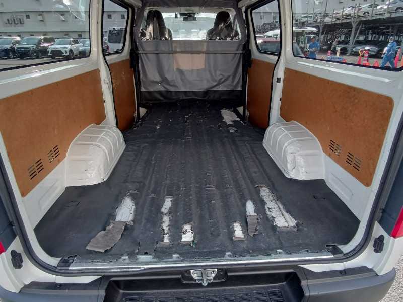 
								Hiace DX 2020 white full									