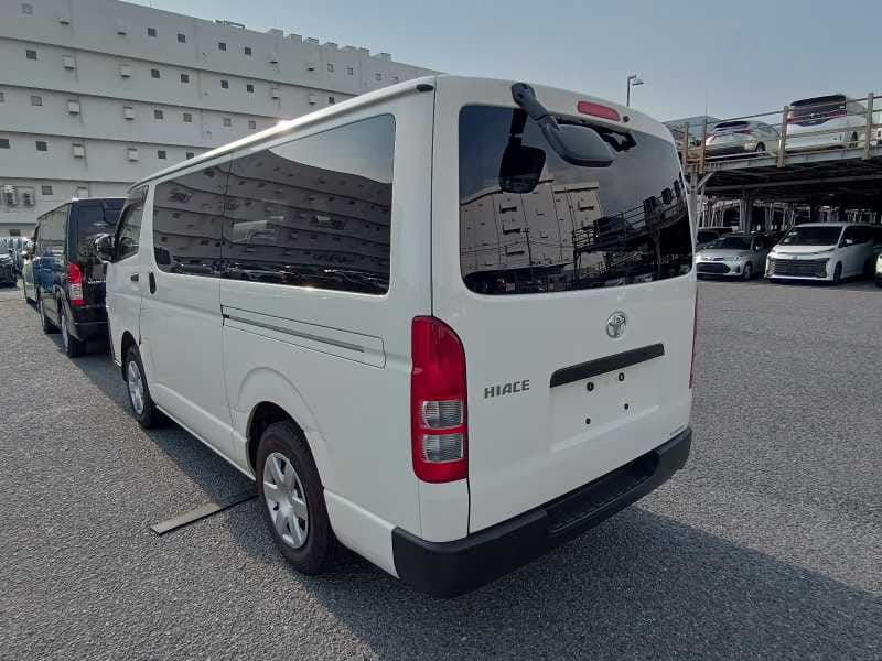 
								Hiace DX 2020 white full									