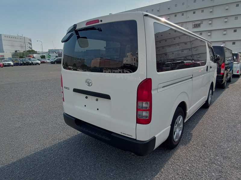
								Hiace DX 2020 white full									