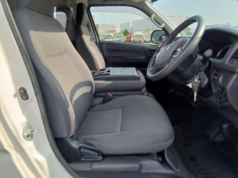 
								Hiace DX 2020 white full									